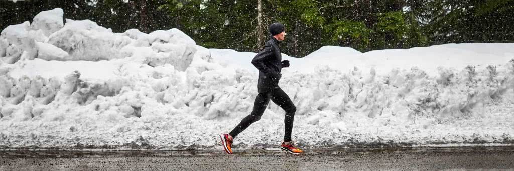 Как подобрать одежду для бега зимой и тренировок в межсезонье. Как правильно спланировать свой день? Как выбрать беговую одежду и обувь для старта?