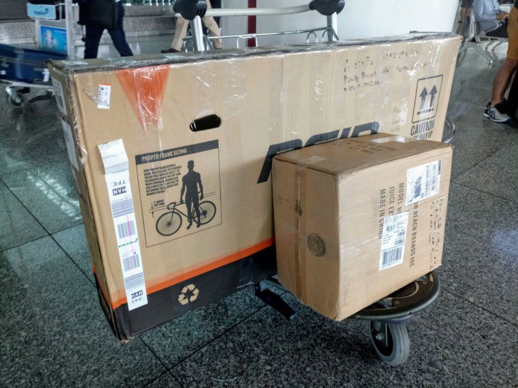 как перевозить велоспед в самолете. картонные коробки