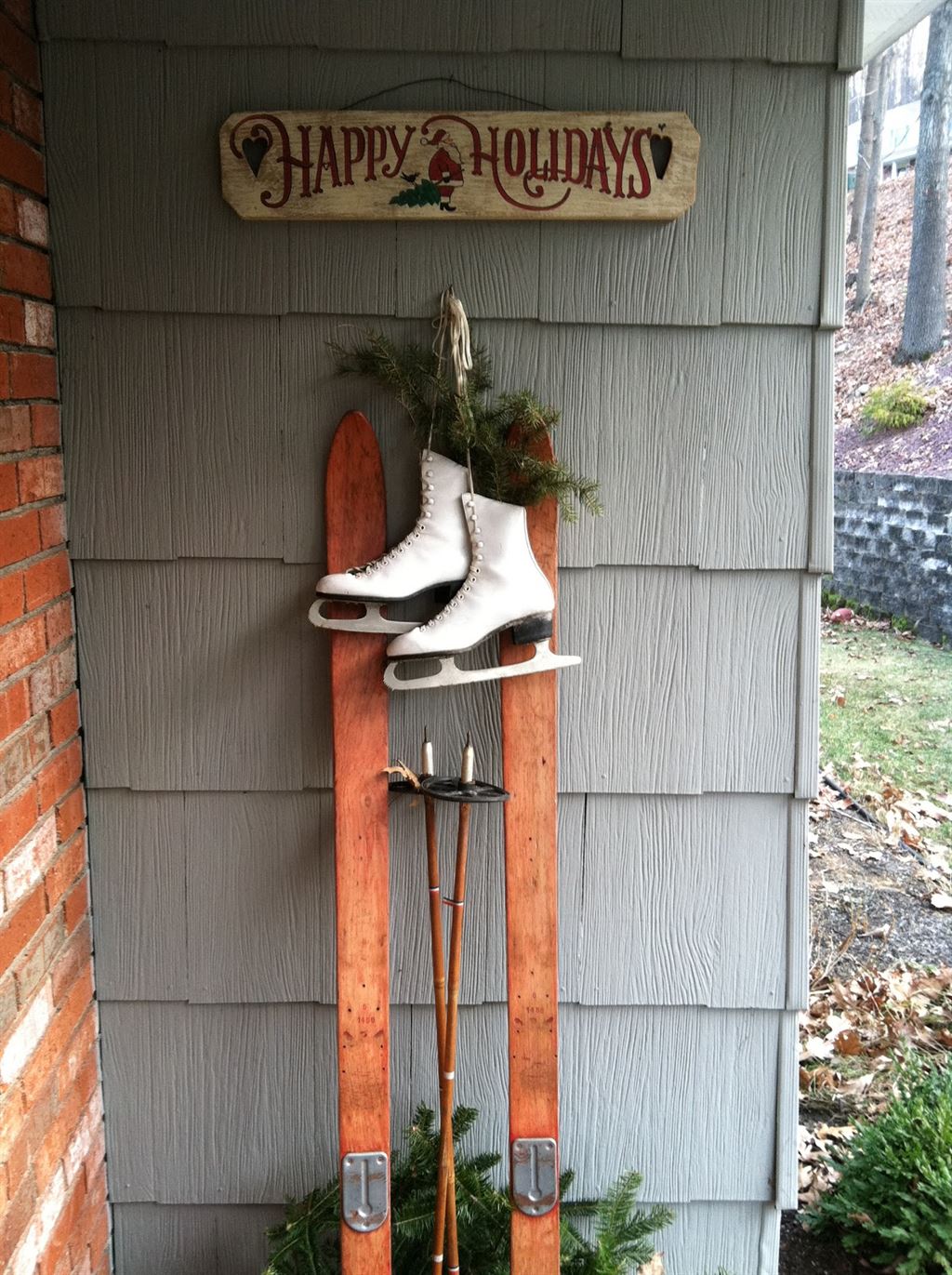 Новогодний декор для дома из старых лыж