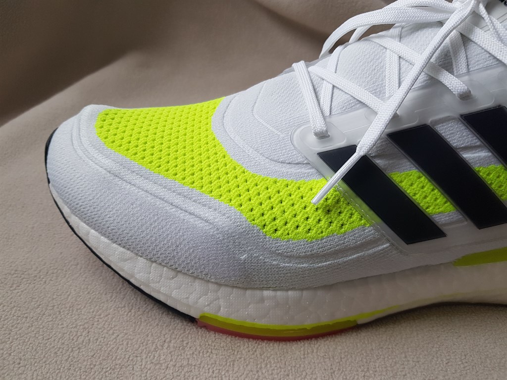 Обзор кроссовок Adidas Ultraboost 21: плюсы и минусы, личный опыт