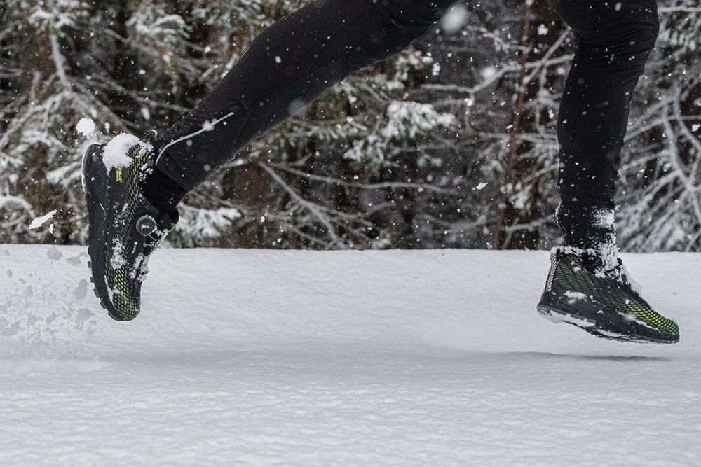 Кроссовки для бега зимой: какие выбрать, на что обратить внимание